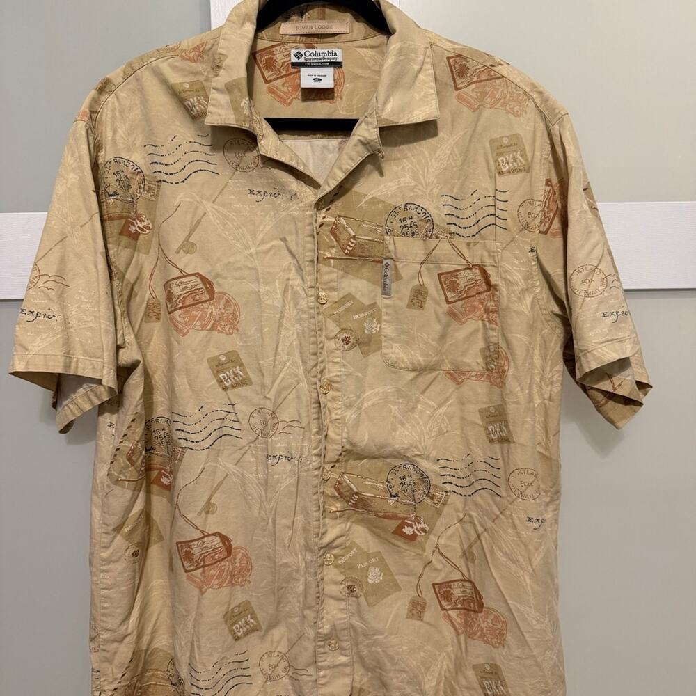 Columbia River Lodge Men’s XL Beige Travel Stamp Button Front Camp Shirt